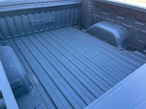 Certified 2023 Chevrolet Silverado 1500 High Country w/ Technology Package AWD/4WD image 11