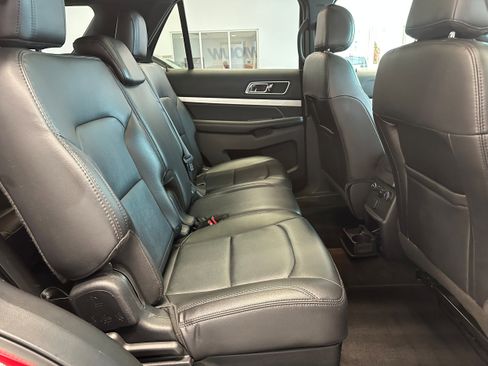 Used 2017 Ford Explorer XLT w/ Equipment Group 202A image 14