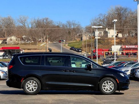 Used 2021 Chrysler Voyager Lxi image 6