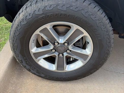 Used 2018 Jeep Wrangler Unlimited Sahara AWD/4WD image 8