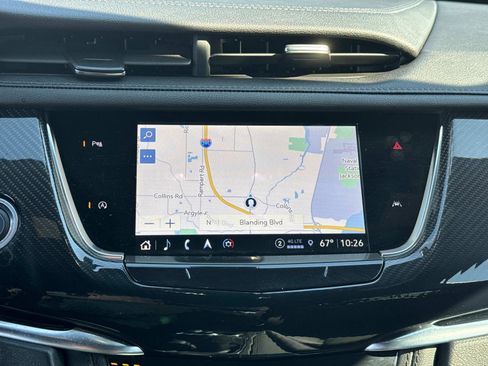 Used 2025 Cadillac XT6 Sport image 19