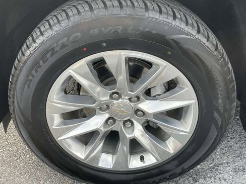 Used 2023 Chevrolet Suburban Premier image 8