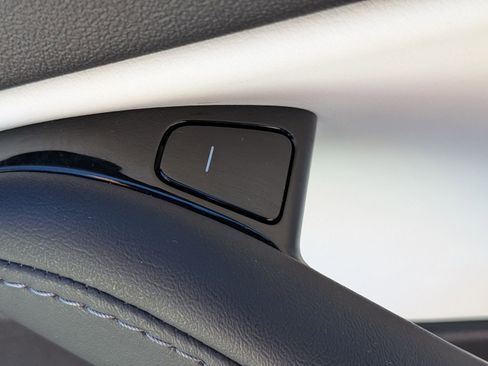 Used 2020 Tesla Model Y Long Range image 35