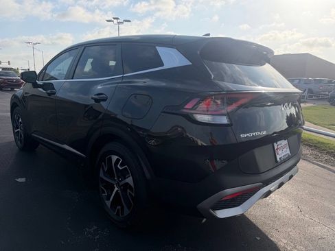 Used 2023 Kia Sportage EX FWD image 9