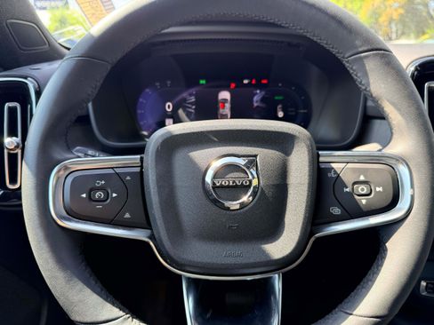 Certified 2023 Volvo C40 P8 Recharge Ultimate w/ Protection Package Premier image 17