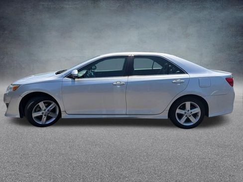 Used 2013 Toyota Camry SE FWD image 2