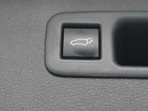 Certified 2025 Toyota Highlander LE image 37