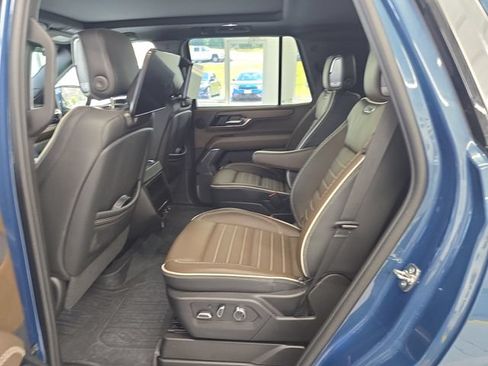 Certified 2025 GMC Yukon Denali Ultimate AWD/4WD image 10