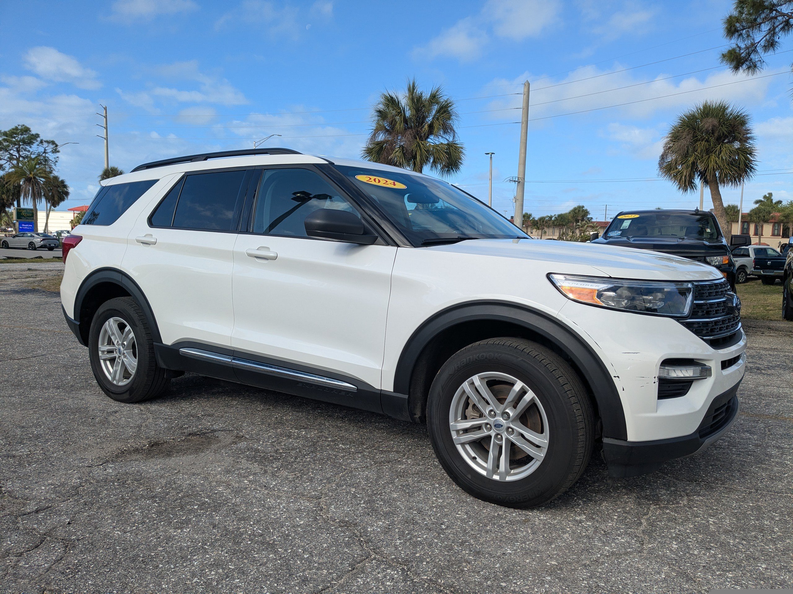 Used 2024 Ford Explorer XLT w/ Equipment Group 202A AWD/4WD image 2