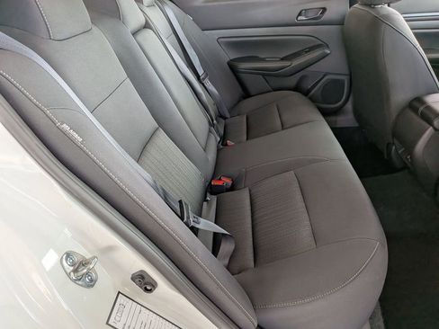 Used 2025 Nissan Altima 2.5 SV FWD image 29