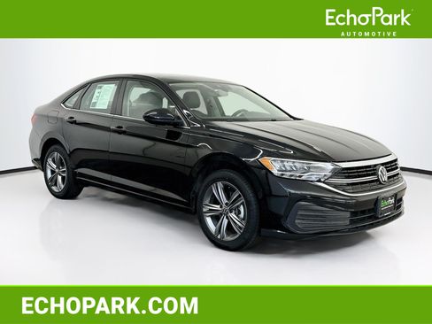 Used 2024 Volkswagen Jetta SE FWD image 1