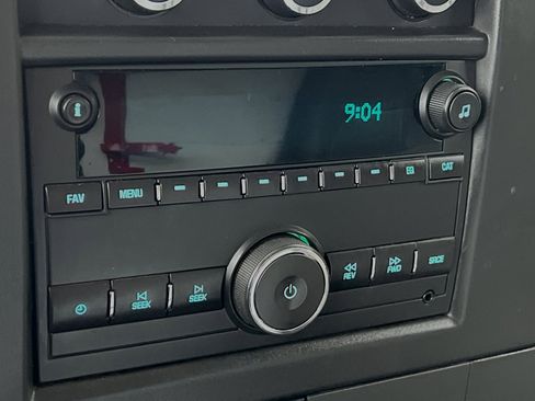 Used 2017 Chevrolet Express 4500 Extended image 15