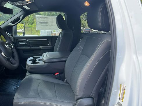 New 2025 RAM 5500 4x4 Regular Cab image 17