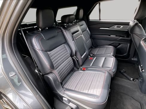 Used 2025 Ford Explorer ST-Line RWD image 19