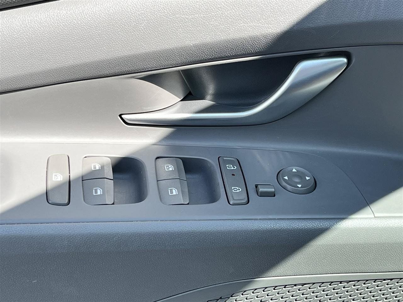 Used 2025 Hyundai Elantra SEL FWD image 14