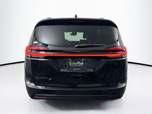 Used 2023 Chrysler Pacifica Touring-L w/ S Appearance Package FWD image 7