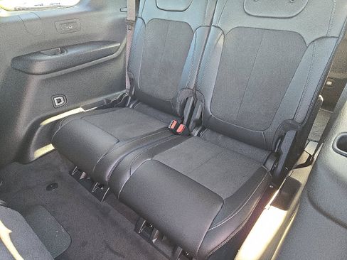 New 2025 Jeep Grand Cherokee L Laredo image 10