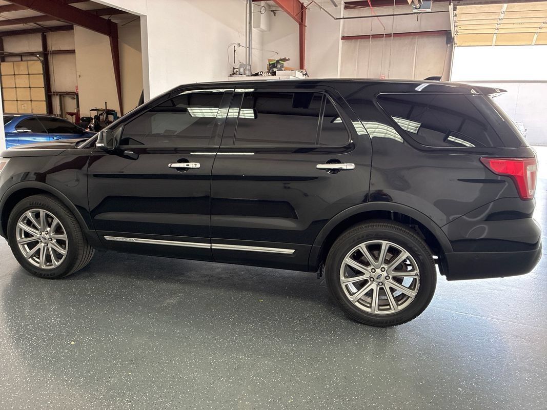 Used 2017 Ford Explorer Limited w/ Equipment Group 301A AWD/4WD image 7