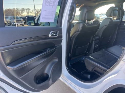 Used 2020 Jeep Grand Cherokee Altitude image 31