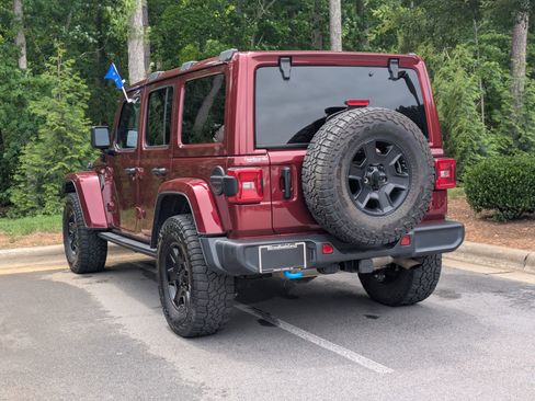 Used 2022 Jeep Wrangler Unlimited Sahara w/ Cold Weather Group AWD/4WD image 5