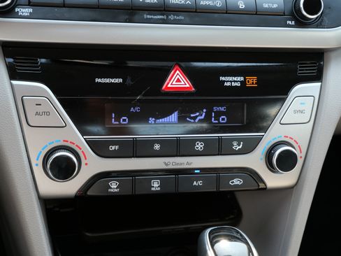 Used 2017 Hyundai Elantra Limited FWD image 23
