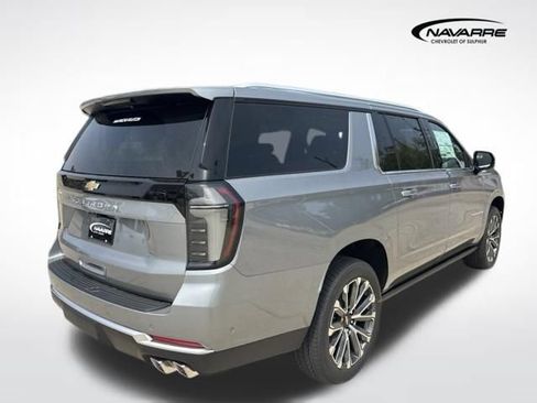 New 2026 Chevrolet Suburban High Country AWD/4WD image 8