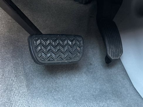 Used 2013 Toyota Sienna XLE image 45