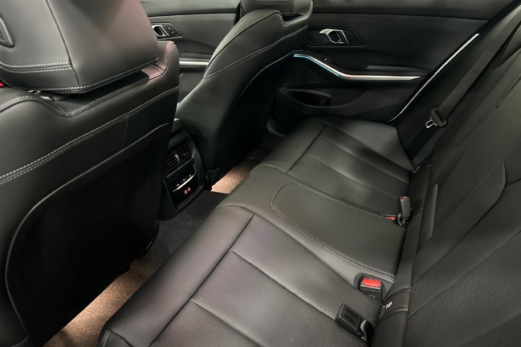 Certified 2024 BMW 330e w/ Convenience Package RWD image 13