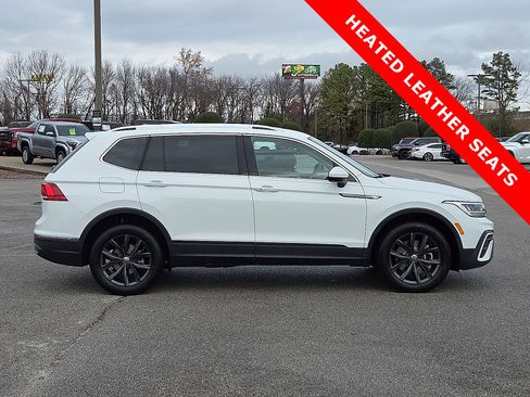 Used 2024 Volkswagen Tiguan SE image 6