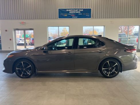 Used 2019 Toyota Camry XSE image 8