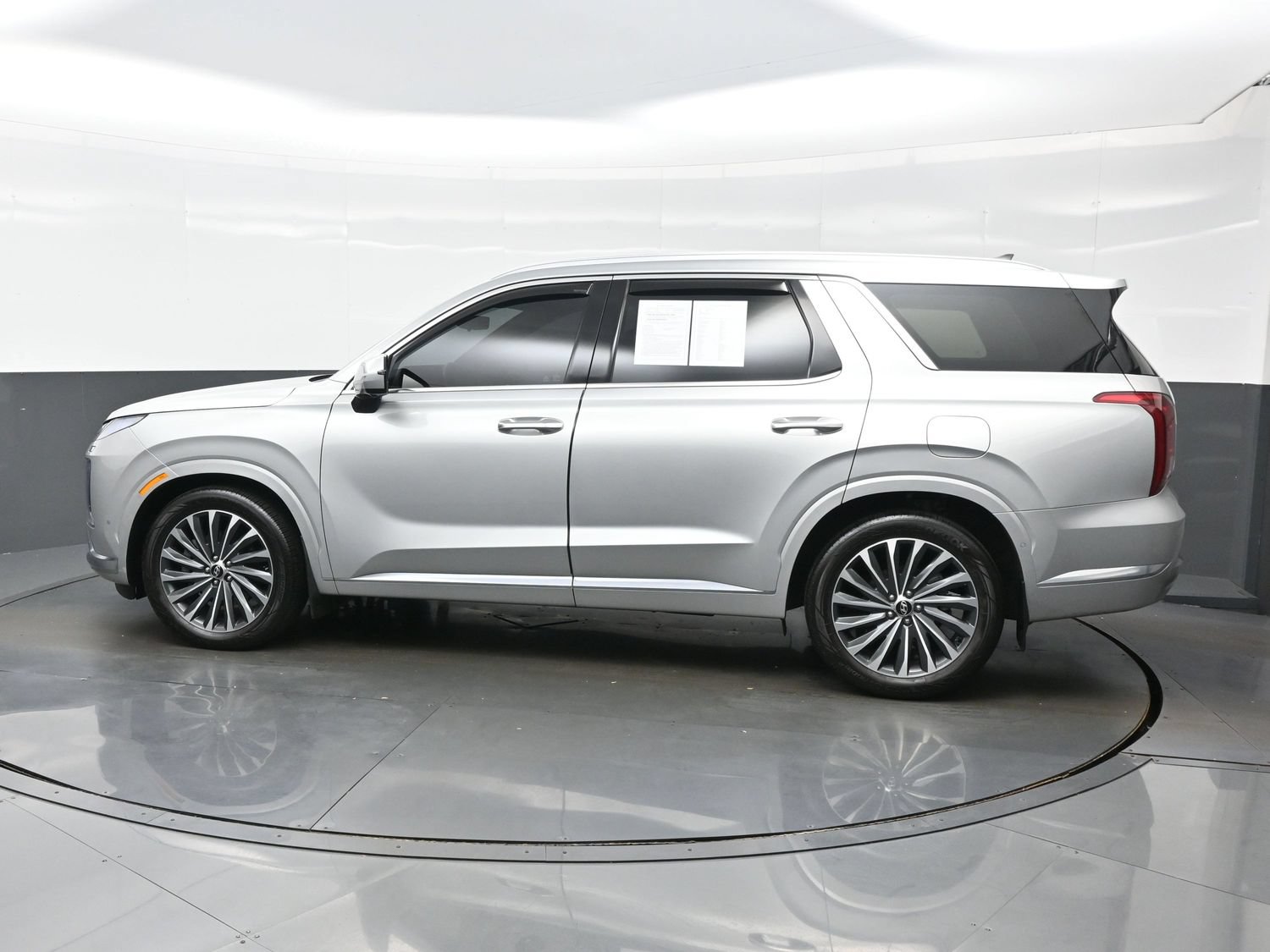 Certified 2024 Hyundai Palisade Calligraphy AWD/4WD image 3