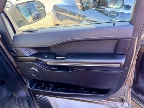 Used 2019 Ford Expedition XLT image 33