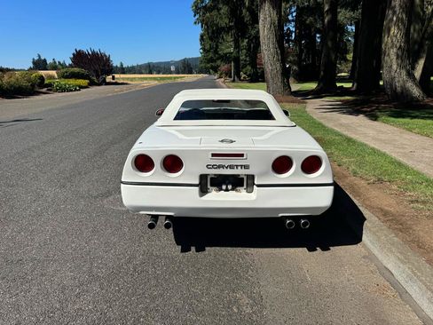 Used 1988 Chevrolet Corvette Convertible RWD image 4