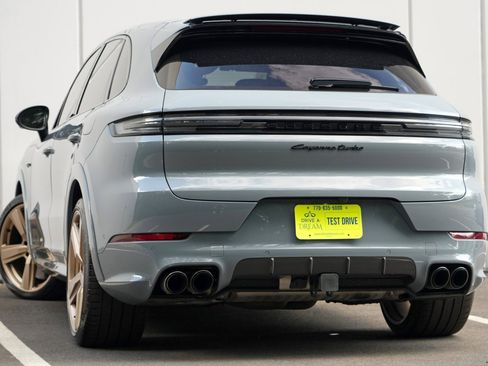 Used 2024 Porsche Cayenne Turbo AWD/4WD image 6