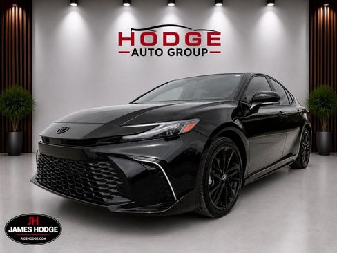 Used 2025 Toyota Camry XSE FWD image 1