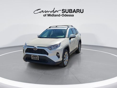 Used 2021 Toyota RAV4 XLE Premium image 4