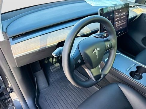 Used 2024 Tesla Model Y Long Range image 9