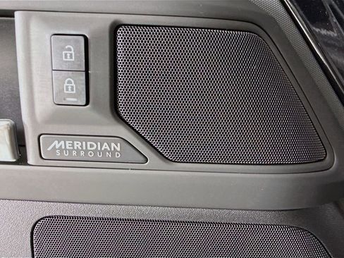 Used 2025 Land Rover Defender 130 X-Dynamic SE AWD/4WD image 20