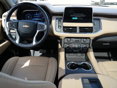 Used 2023 Chevrolet Suburban Premier w/ Advanced Technology Package AWD/4WD image 19