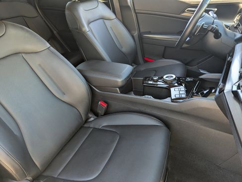 Used 2023 Kia Sportage EX image 8