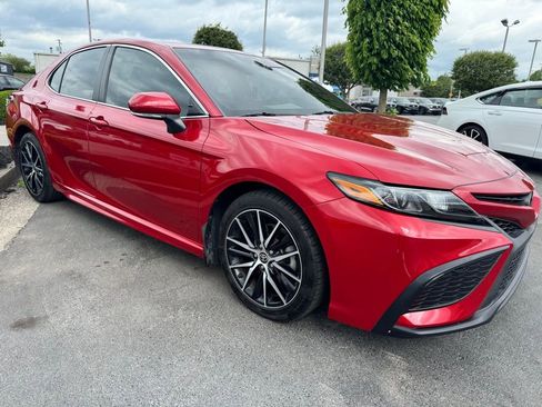 Used 2021 Toyota Camry SE w/ Cold Weather Package image 7