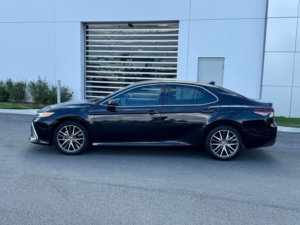 Used 2023 Toyota Camry XLE w/ Cold Weather Package FWD image 3