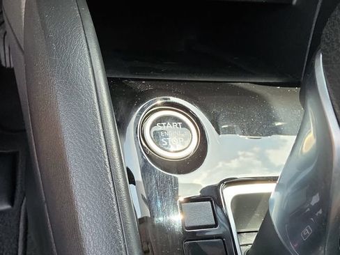 Certified 2023 Nissan Versa SR w/ Trunk Package FWD image 26