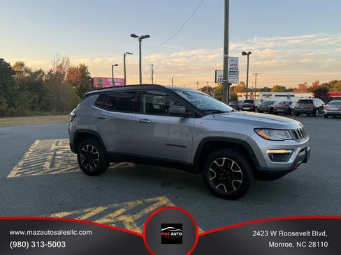 Used 2021 Jeep Compass Trailhawk image 3