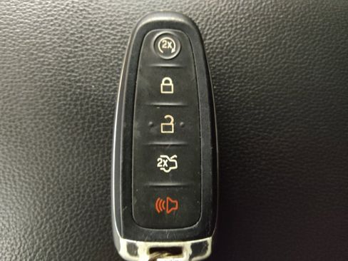 Used 2019 Ford Escape Titanium AWD/4WD image 32