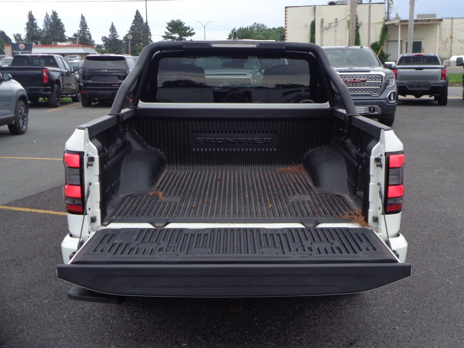 Used 2023 Nissan Frontier SV w/ Midnight Edition Package AWD/4WD image 7