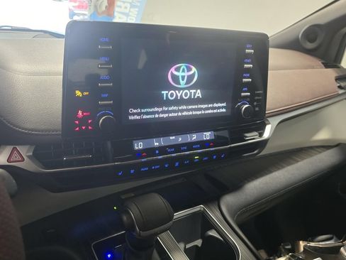 Used 2024 Toyota Sienna Platinum FWD image 23