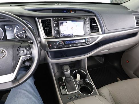 Used 2017 Toyota Highlander Limited FWD image 47