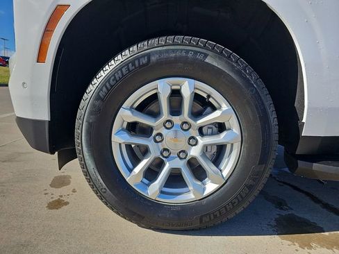 New 2026 Chevrolet Suburban LS RWD image 33