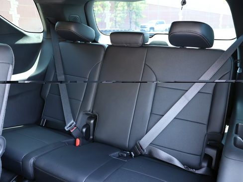 Used 2025 Chevrolet Traverse High Country w/ LPO, Floor Liner Package AWD/4WD image 28